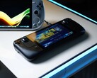 A SteamOS kezdőképernyőjét megjelenítő Steam Deck egy ragyogó fehér asztalon fekszik különböző Windows-alapú kézi játék PC-k mellett, köztük az ASUS ROG Ally és az Ayaneo eszközök. (Kép forrása: Notebookcheck)