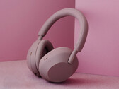 A WH-1000XM5 hasonló rózsaszínű frissítést kapott 2024 szeptemberében.