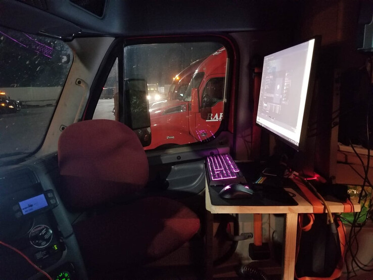 (Kép forrása: u/BudgieBeater via r/battlestations)