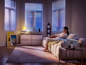 A Leica Cine Play 1 Plus beépített dönthető állvánnyal rendelkezik. (Kép forrása: Leica)