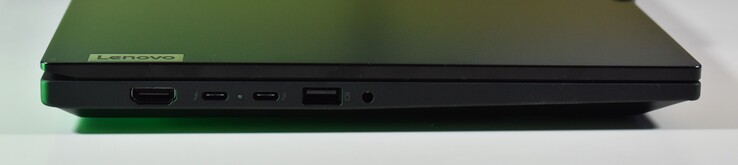 balra: USB-A 3.2 Gen 1, 3,5 mm-es audió