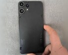 Más Redditors már megjegyezte, hogy a telefon lehet, hogy egy kicsivel kisebb, mint az elődje (Kép forrása: PanickCat via Reddit)
