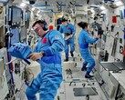 Néhány kínai űrhajós a kínai Tiangong űrállomáson (Kép forrása: China Manned Space Agency; vágott kép)