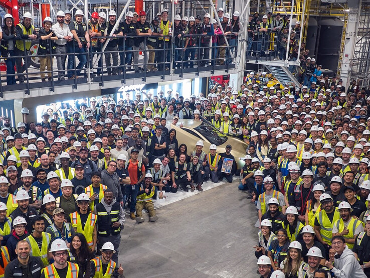 Az első sorozatgyártású Cybercab a Giga Texasban.