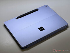 A 12 hüvelykes Surface Pro 90 Hz-es kijelzővel rendelkezik.