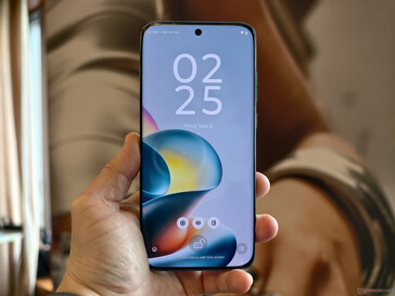 A telefon ívelt kijelzője