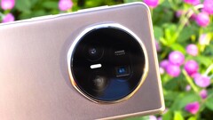 A makrófelvételek alapján a Honor Magic V5 jelentősen továbbfejlesztett kamerarendszerrel rendelkezik. (Kép forrása: @feni_book)