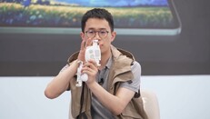 A Redmi Game Controller rögzítőelemekkel rendelkezik, amelyekkel biztonságosan a helyén tarthatja az eszközt. (Kép forrása: Redmi)