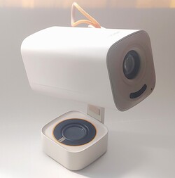A Yaber T1 Pro egy egyszerűen használható projektor automatikus képbeállítással. (Kép forrása: Notebookcheck)