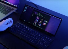 A KeyGo egy teljes billentyűzetet kombinál egy 12,8 hüvelykes érintőképernyős kijelzővel 249 dollárért. (Kép forrása: Kickstarter)  