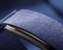 A Garmin CIRQA szövetpánttal rendelkezik, amely hét színben kapható.
