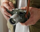 Az ikonikus Leica M11-P távolságmérő kamera Safari kiadása olívazöld színben lesz kapható (Kép forrása: Leica)