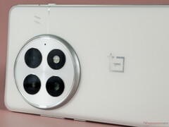 A közelgő OnePlus 15 a tervek szerint karcsúbb lesz, és Snapdragon 8 Elite 2 fogja hajtani