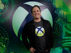 Phil Spencer, a Microsoft Gaming vezérigazgatója az Xbox háttere előtt (Kép forrása: Xbox Wire)