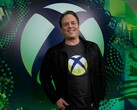 Phil Spencer, a Microsoft Gaming vezérigazgatója az Xbox háttere előtt (Kép forrása: Xbox Wire)