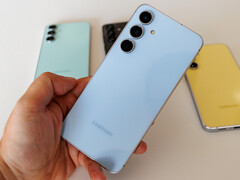 A Galaxy S25 FE sokkal jobb SoC-vel indulhat, mint az itt látható Galaxy S24 FE (kép forrása: Notebookcheck)