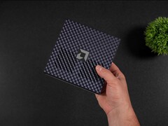 Az AMD Ryzen AI Max+ 395 Strix Halo mini PC-t SteamOS rendszerrel futtatva mutatták be játékos teljesítmény-összehasonlítások céljából