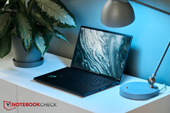 A ROG Zephyrus M16 2023 az egyik olyan laptop, amelyhez az Asus elkezdte az új béta BIOS-frissítést. (Kép forrása: Notebookcheck)