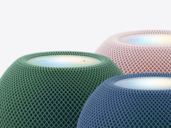 A HomePod mini 2 az induláskor elérhető öt színváltozata közül háromban.