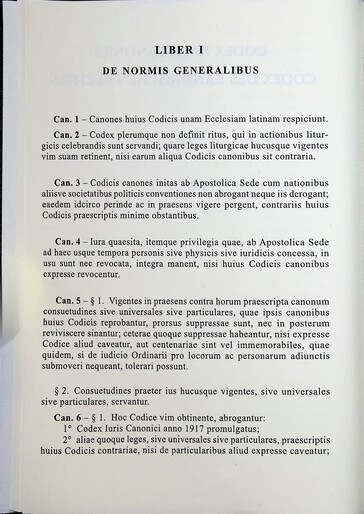 A könyvoldalakat egyenként be lehet szkennelni; az ujjlenyomatok nyomai könnyen láthatók.