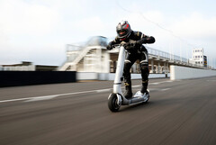 A Bo The Turbo 24.000 W-os kettős motorral rendelkezik, és 160 km/órás (100 mph) végsebességet kínál (Kép forrása: Bo)