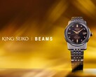 A King Seiko x Beams SDKA025 óra, a képen stilizált sárga-narancs háttér előtt. (Kép forrása: PR Times JP)