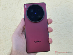 A Vivo X300 Ultra várhatóan felülmúlja elődje mindhárom hátlapi kameráját, a képen látható X200 Ultra. (Kép forrása: Notebookcheck)