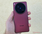 A Vivo X300 Ultra várhatóan felülmúlja elődje mindhárom hátlapi kameráját, a képen látható X200 Ultra. (Kép forrása: Notebookcheck)