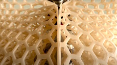 Az 1X NEO humanoid robotot puha, védő 3D polimer párna borítja. (Kép forrása: 1x)