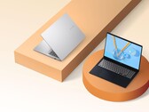 Az Asus Vivobook 16 meglehetősen kék és hűvös ezüst színváltozatokban érkezik (Kép forrása: Asus)