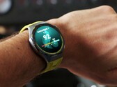 A Huawei Watch GT 7 Pro szemet gyönyörködtető zöld és sárga színben is kapható.