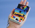 A Kodak Charmera, a képen hét színváltozatból négyben látható, valóban kulcstartó fényképezőgép (Kép forrása: Kodak)