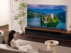 A TCL Q8C TV (a képen) egy prémium QD MiniLED modell. (Kép forrása: TCL)