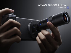 A Vivo X200 Ultra egy rejtett fegyvert rejt a kabátujjában, amely kibővíti a 200 MP-es teleobjektíves kamera képességeit. (Kép forrása: Vivo)