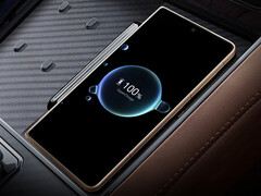 A Magic V5 vezeték nélkül, 50 W-os teljesítménnyel tölti a készüléket.