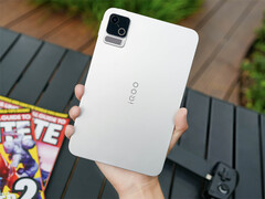 A Pad Ultra vékony és könnyű kialakítású. A képen: a táblagép hátoldala.