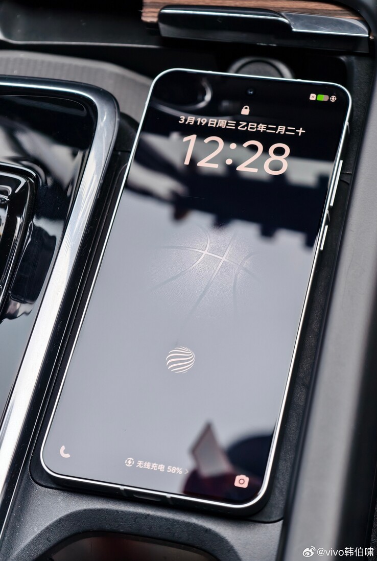 A "Vivo X200s" egy új kiszivárgott anyagban tesz egy kört. (Forrás: Digital Chat Station via Weibo)