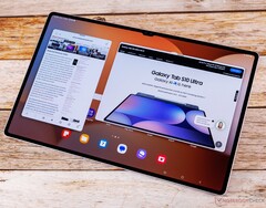 A Galaxy Tab S10 Ultra (képünkön) utódja úgy tűnik, hogy kisebb notch-ot kap (Kép forrása: Notebookcheck)
