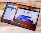 A Galaxy Tab S10 Ultra (képünkön) utódja úgy tűnik, hogy kisebb notch-ot kap (Kép forrása: Notebookcheck)
