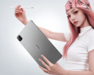 Az Honor MagicPad 4 a tollával együtt látható egy előzetes képen