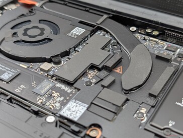 A kis hűtési megoldás miatt egy kicsit aggódunk a ventilátorzaj miatt, ami az eredeti Laptop 13.5 esetében is probléma volt