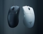 Razer Viper V4 Pro vezeték nélküli játékegér fekete és fehér színben