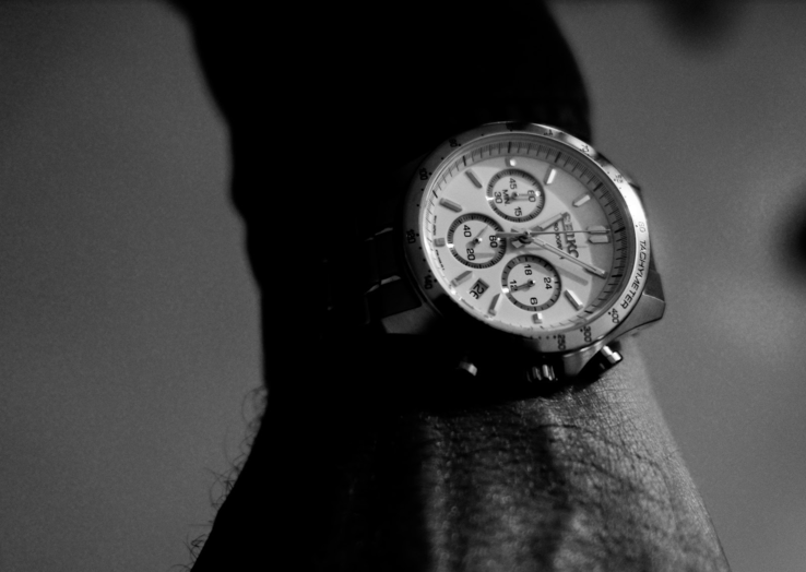 A Seiko SBTR024 (a képen) egy másik kiváló kronográf megfizethető áron.