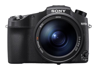 ... a Sony RX10 IV kialakításából.