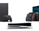 A képen látható az Xbox Series X, a Sony PS5 Slim Disc Edition és a Nintendo Switch 2