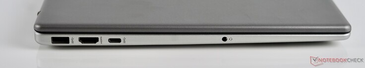 Balra: USB-A (5 GBit/s), HDMI 1.4b, USB-C (5 GBit/s), fejhallgató-csatlakozás
