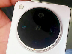 A Find X8 Ultra kialakítása összhangban van a Find X8 sorozat többi tagjával. (Kép forrása: via Weibo)