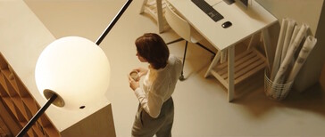 Kérésre követi a témát (kép forrása: termékvideó képernyőkép)