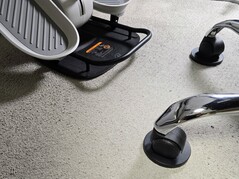 A szék és a cross trainer közötti távolságnak megfelelőnek kell lennie