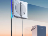 Az Ecovacs Winbot W2S Omni (képünkön) új ablaktisztító robotjának energiaellátását egy 4500 mAh-s akkumulátor biztosítja. (Kép forrása: Ecovacs sajtóközleménye)